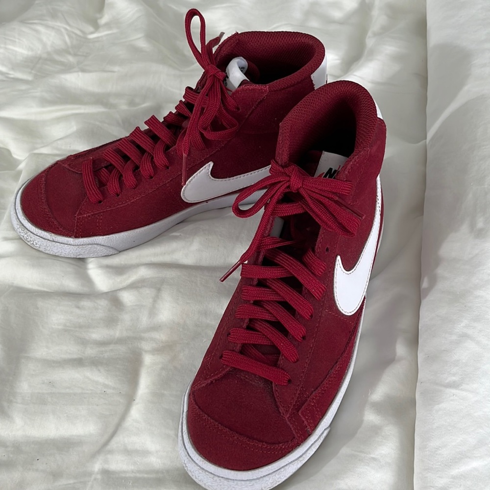 Nike Blazer burgundy suede mid-hi tops. Size Boys 5.5Y